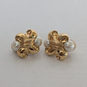 Jacobson'S Gold and Pearl Floral Earrings
